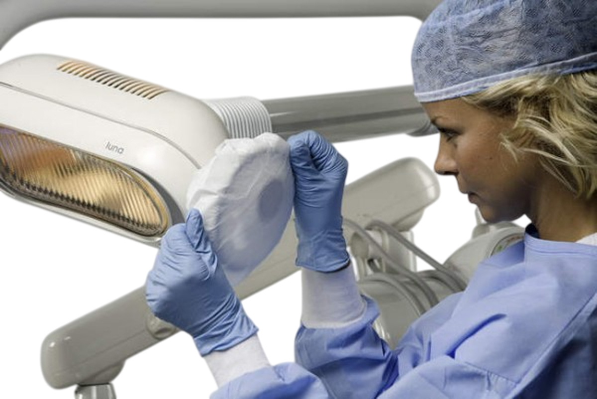 Runde Griffabdeckung mit 17 cm Ø und Gummiband für Röntgengerät-Handrad, weiss